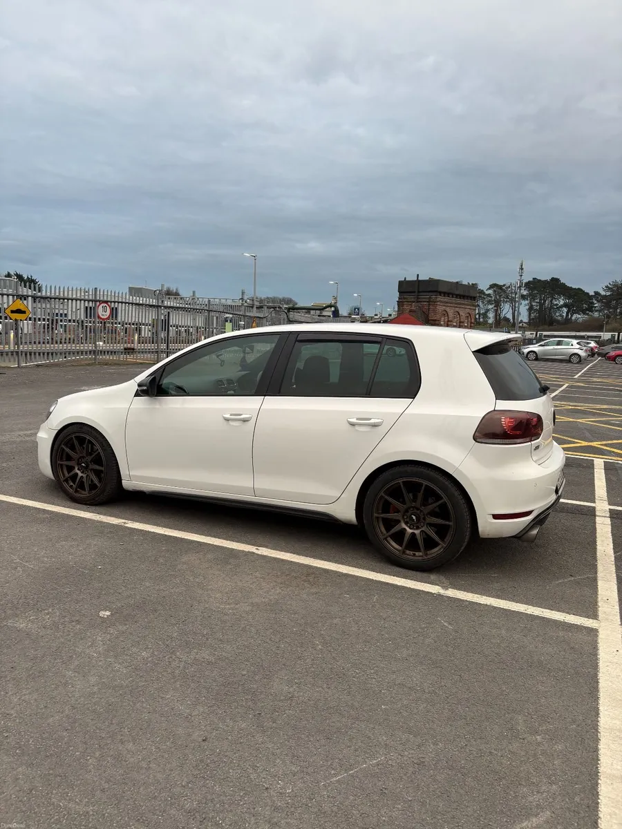 Volkswagen Golf 2009 - Image 2