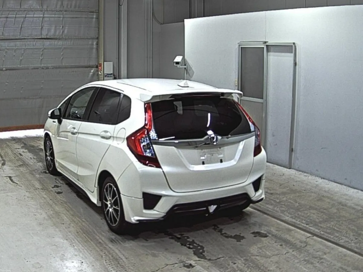2015 Honda Fit 1.5 Hybrid HIGH SPEC - Image 4