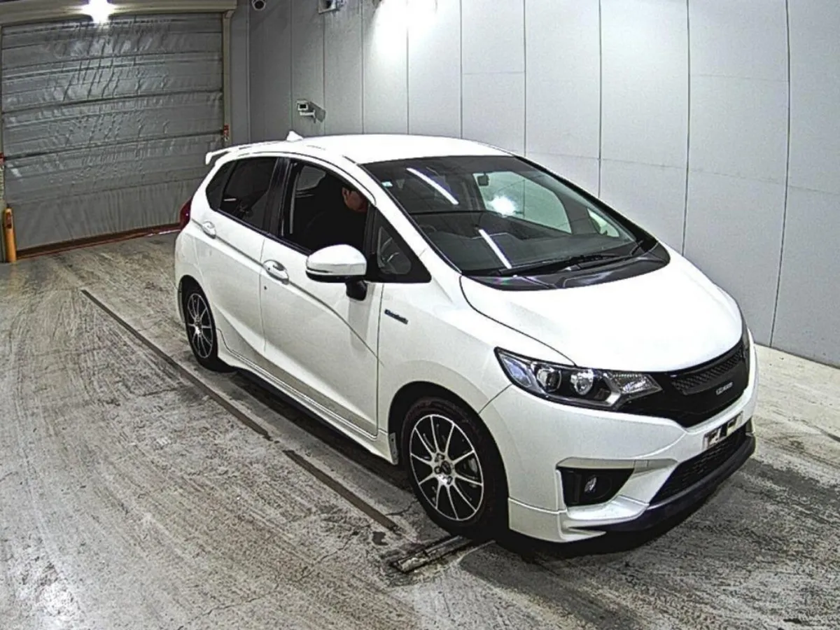 2015 Honda Fit 1.5 Hybrid HIGH SPEC - Image 3