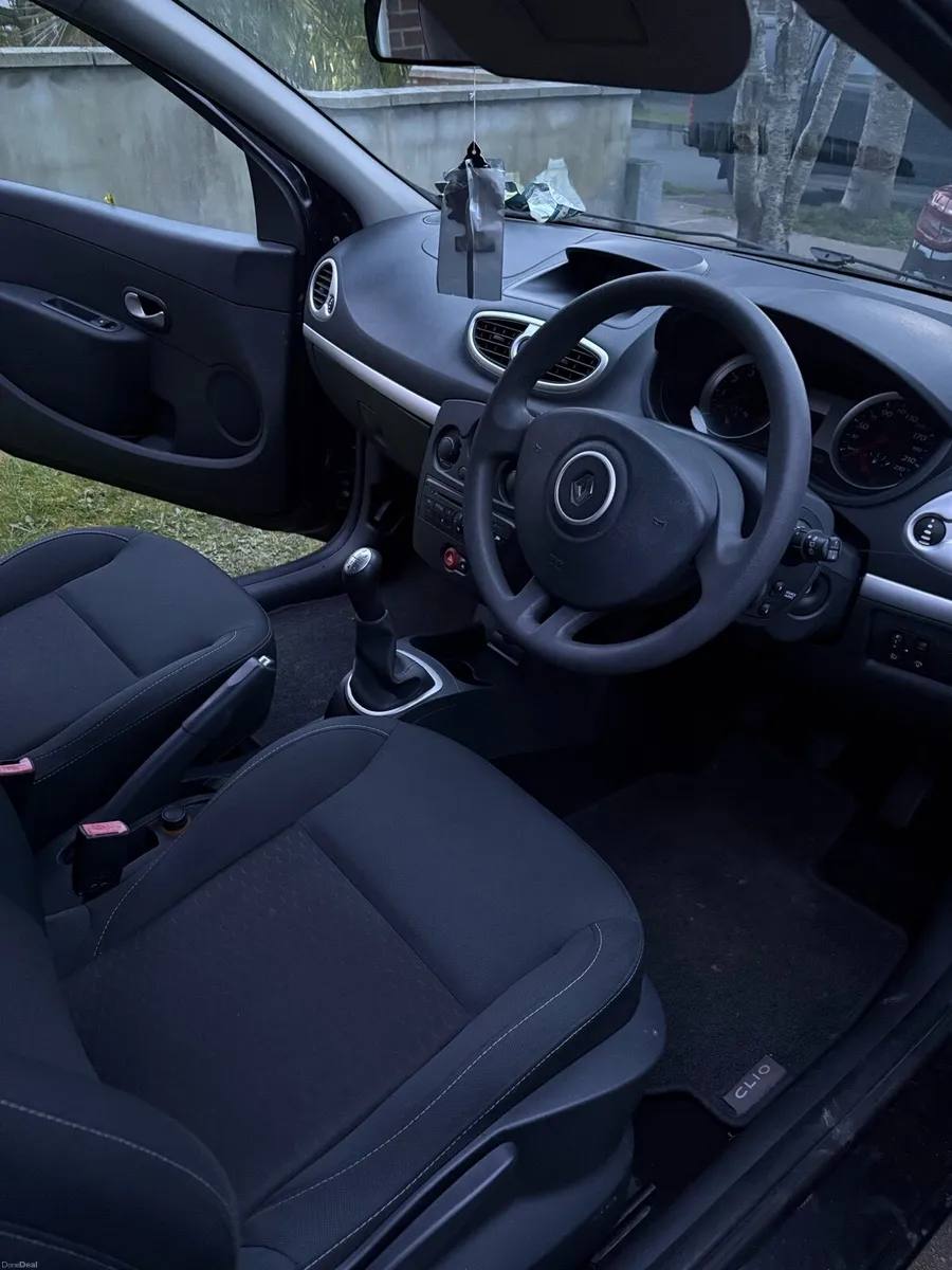 Renault Clio - Image 4