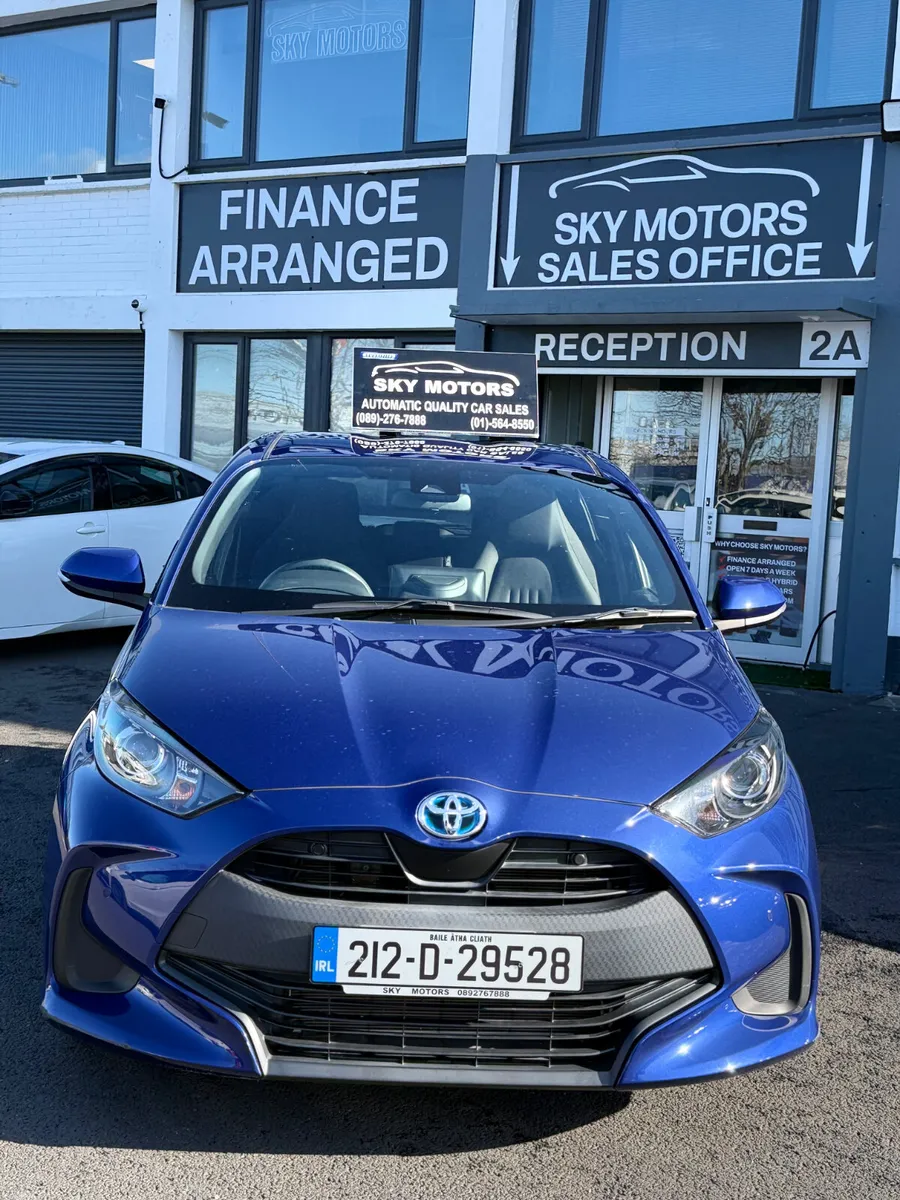2021 Toyota YARIS 1.5 Hybrid automatic, - Image 3