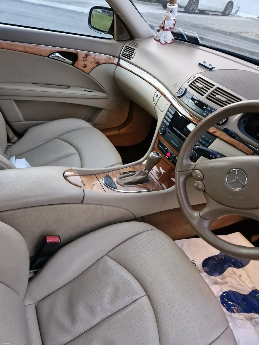 Mercedes-Benz - Image 4