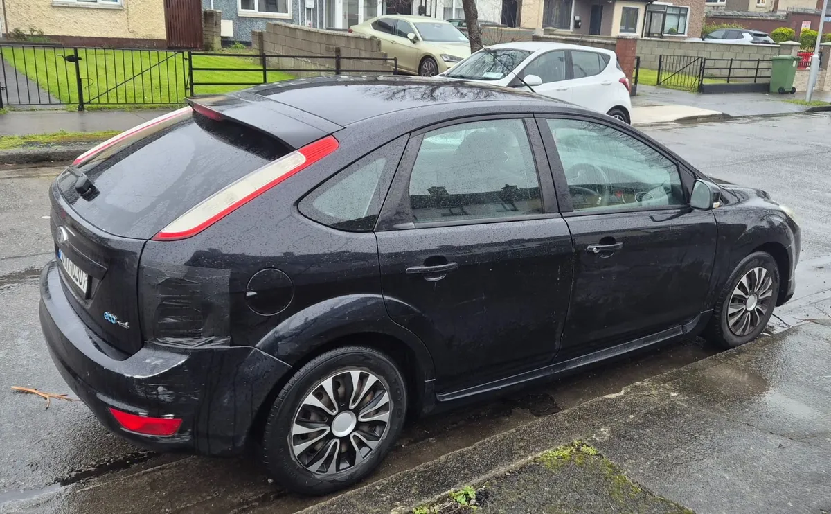 Ford Focus 2009 - Image 2