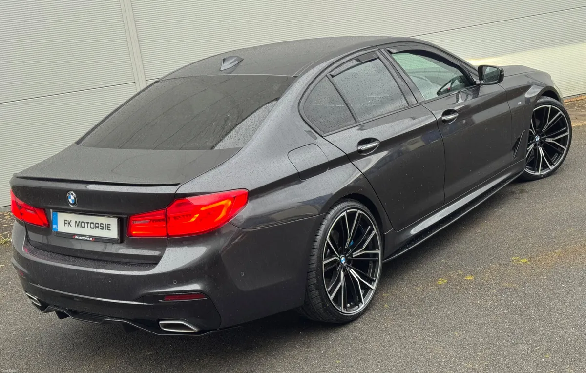 BMW 5-Series 2018 MSPORT 520D - Image 2