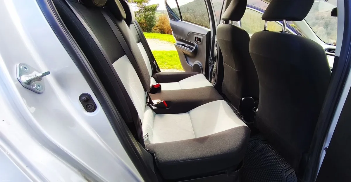 Toyota Aqua 2014 - Image 4