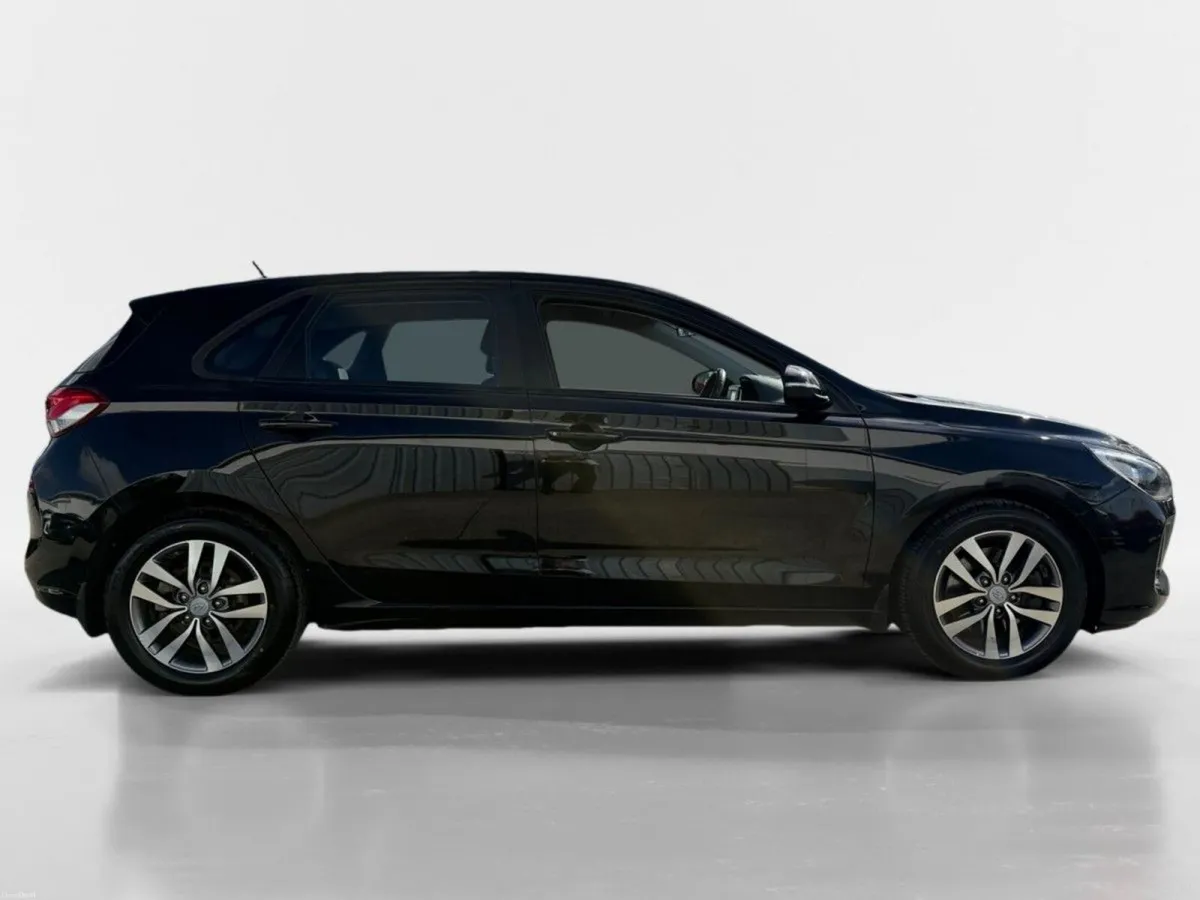 Hyundai i30 1.6 Diesel Deluxe - Image 2