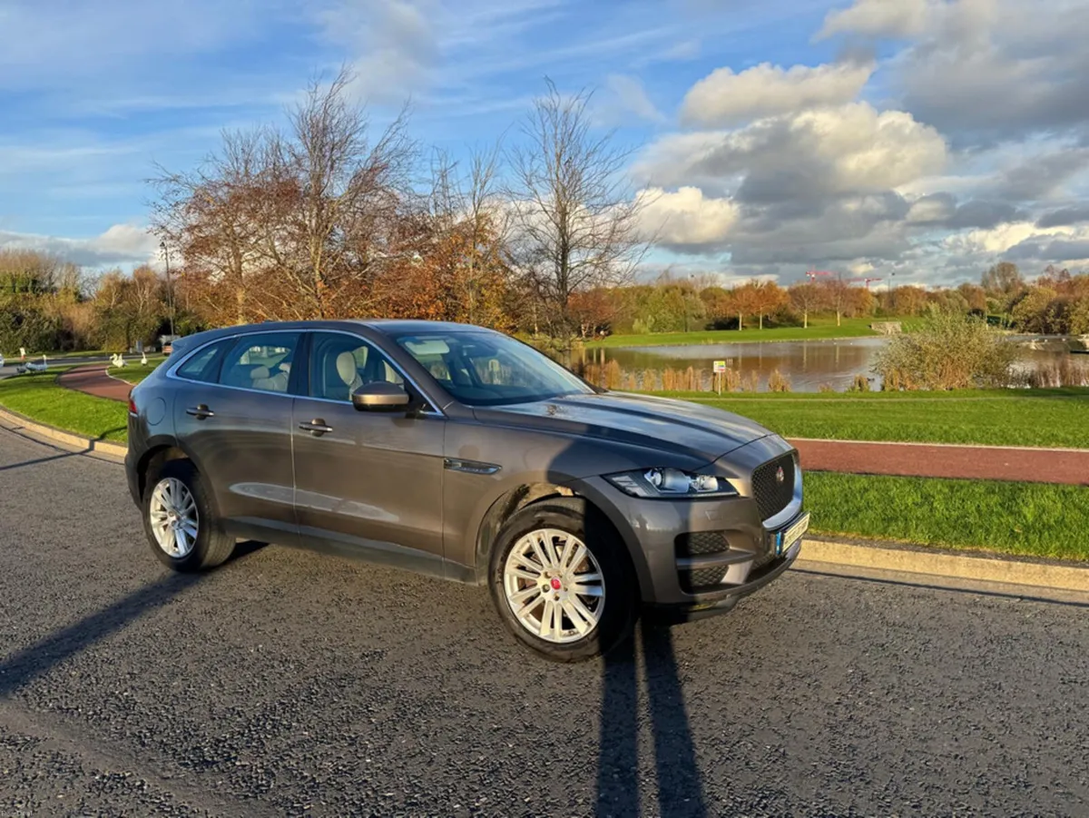 Jaguar F-Pace 2.0 D AWD PRESTIGE 5DR AUTO - Image 2