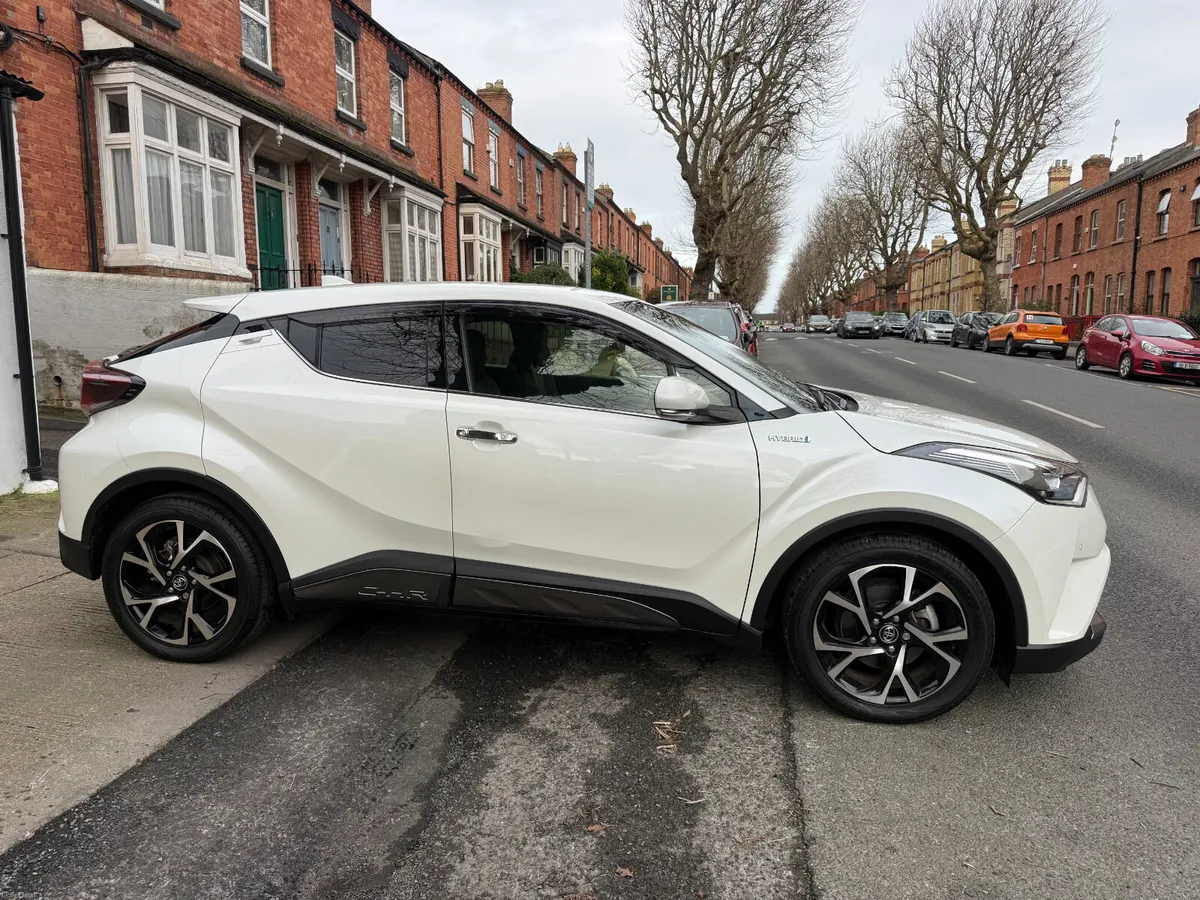 2017 Toyota C-HR, Hybrid Automatic, 49km, New Nct, - Image 4
