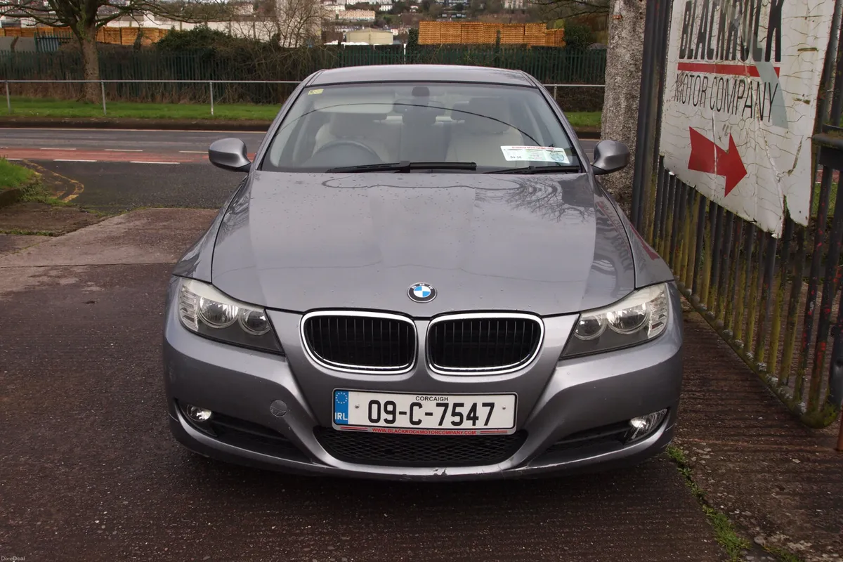 BMW 3-Series 2009 - Image 2