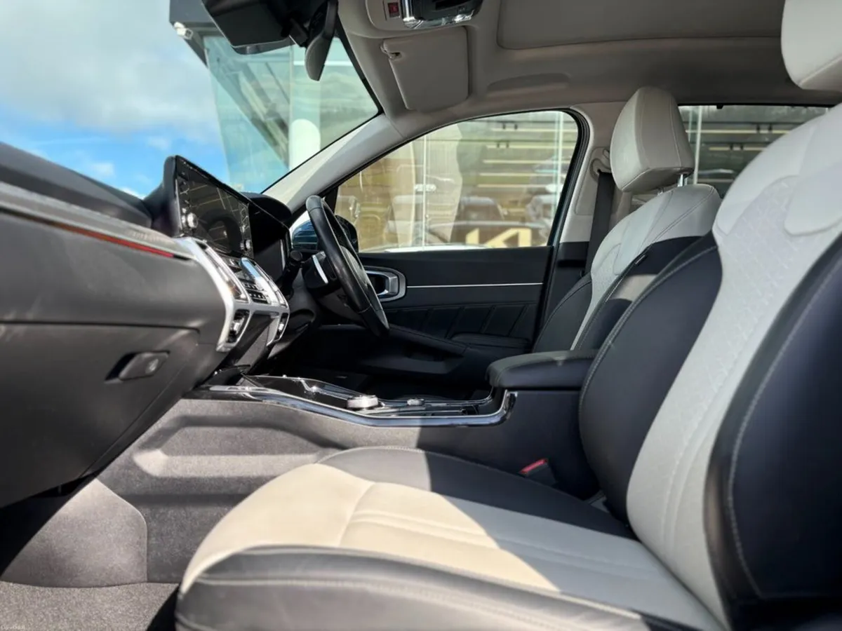 Kia Sorento 1.6 K4 Plug in hybrid ( 7 Seats ) - Image 2