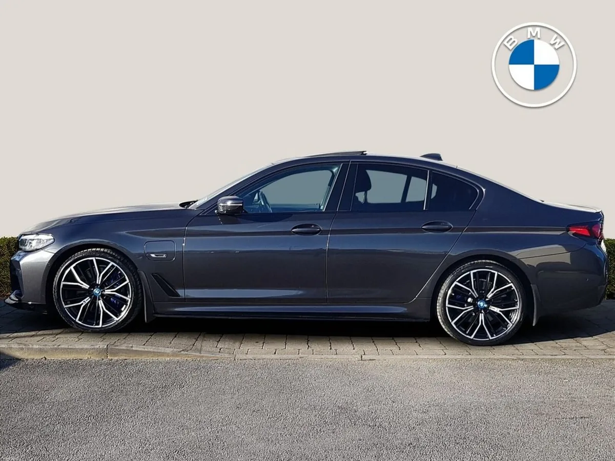 BMW 5-Series 545e xDrive M Sport Pro - Image 4