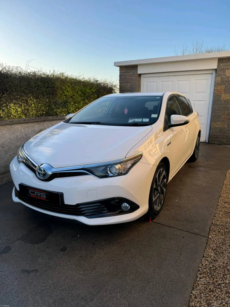 Toyota Auris 1.8 Hybrid - Image 1