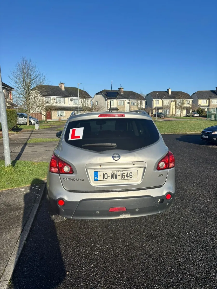 Nissan Qashqai+2 2010 - Image 2