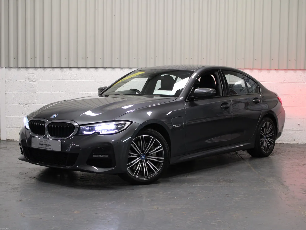 BMW 3-Series 2022 - Image 1
