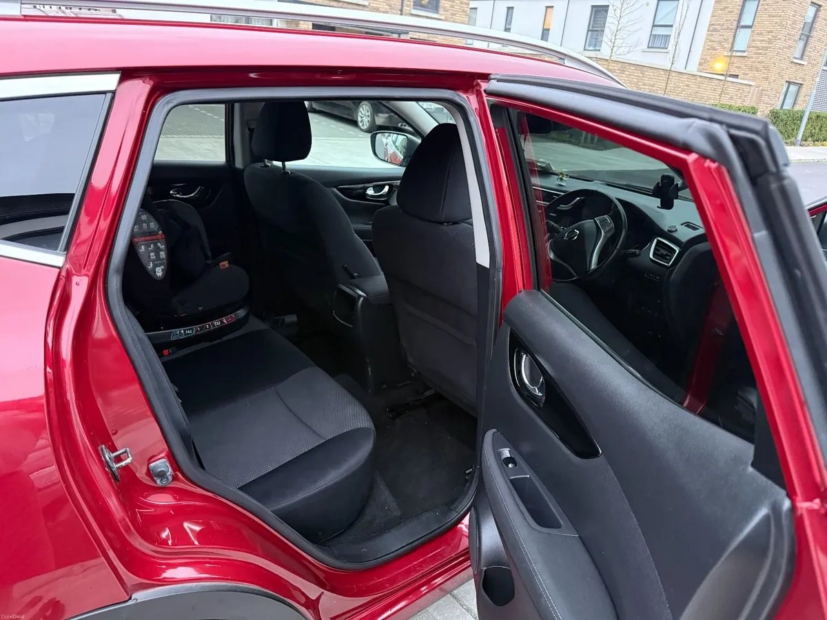 Nissan Qashqai 2015 - Petrol Automatic - Top Trim - Image 4