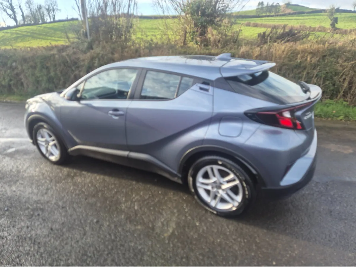 Toyota C-HR ICON HEV CVT - Image 2