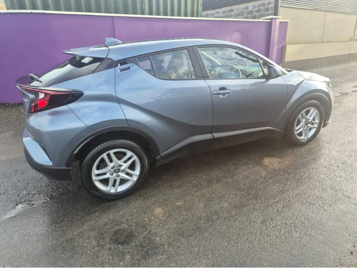 Toyota C-HR ICON HEV CVT - Image 4