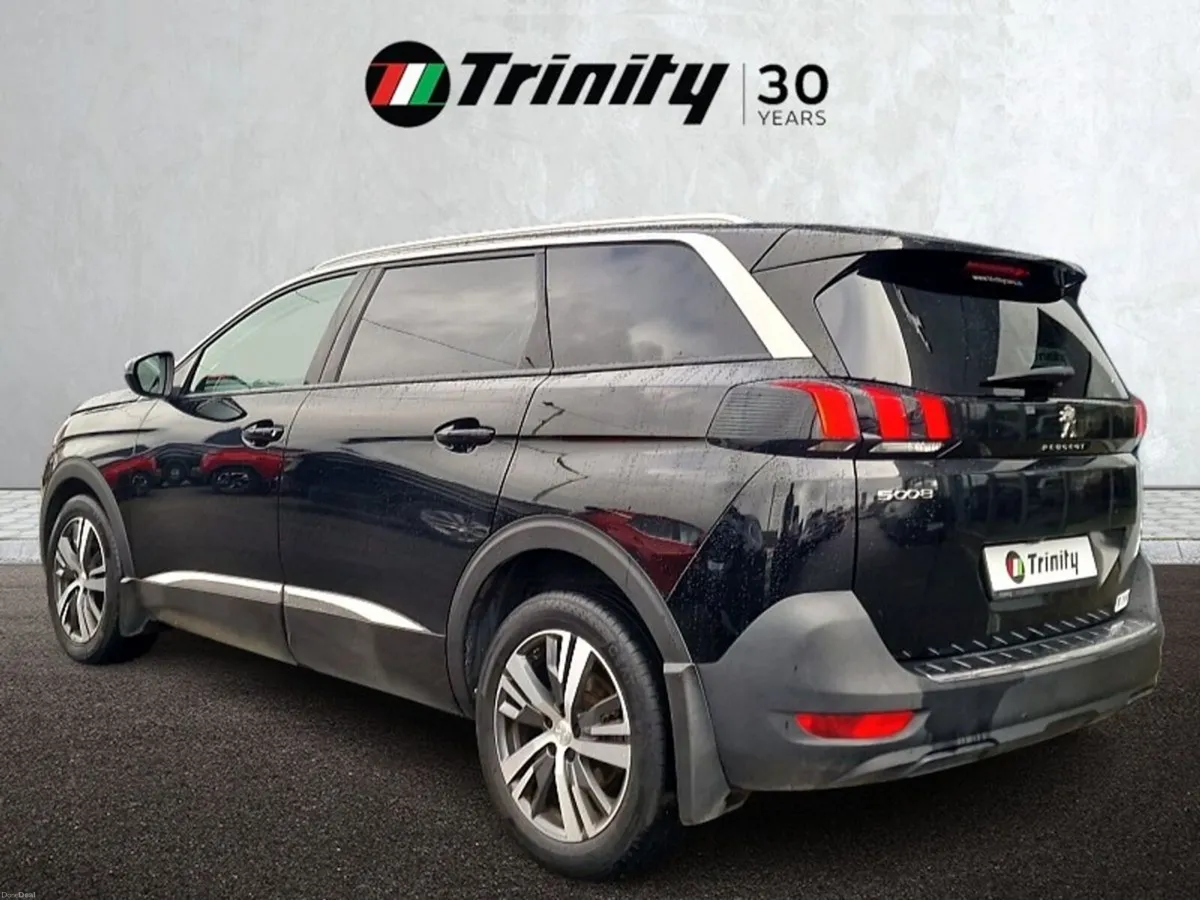 Peugeot 5008 ** 3 ISOFIX SEATS IN MIDDLE ROW ** ON - Image 3