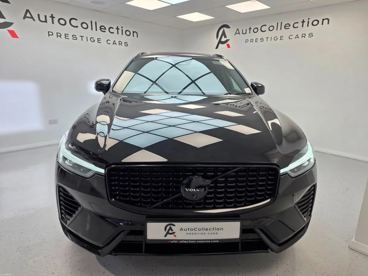 Volvo XC60 **BLACK EDITION**PLUS**T6 RECHARGE** - Image 2