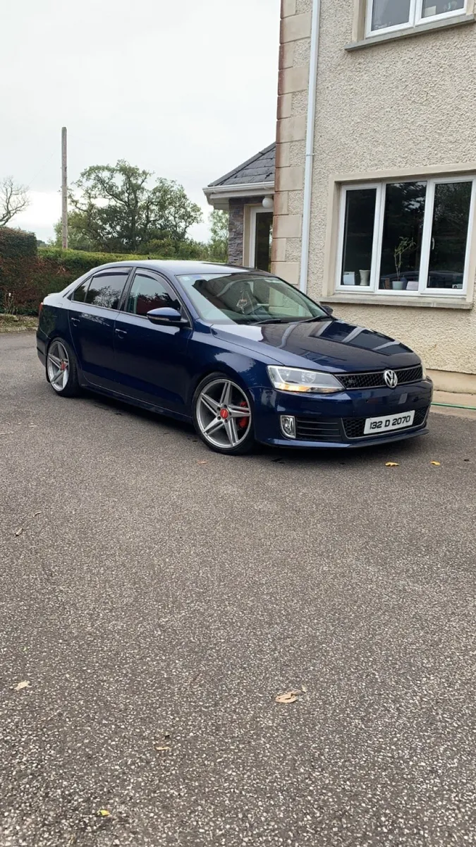 Volkswagen Jetta - Image 2