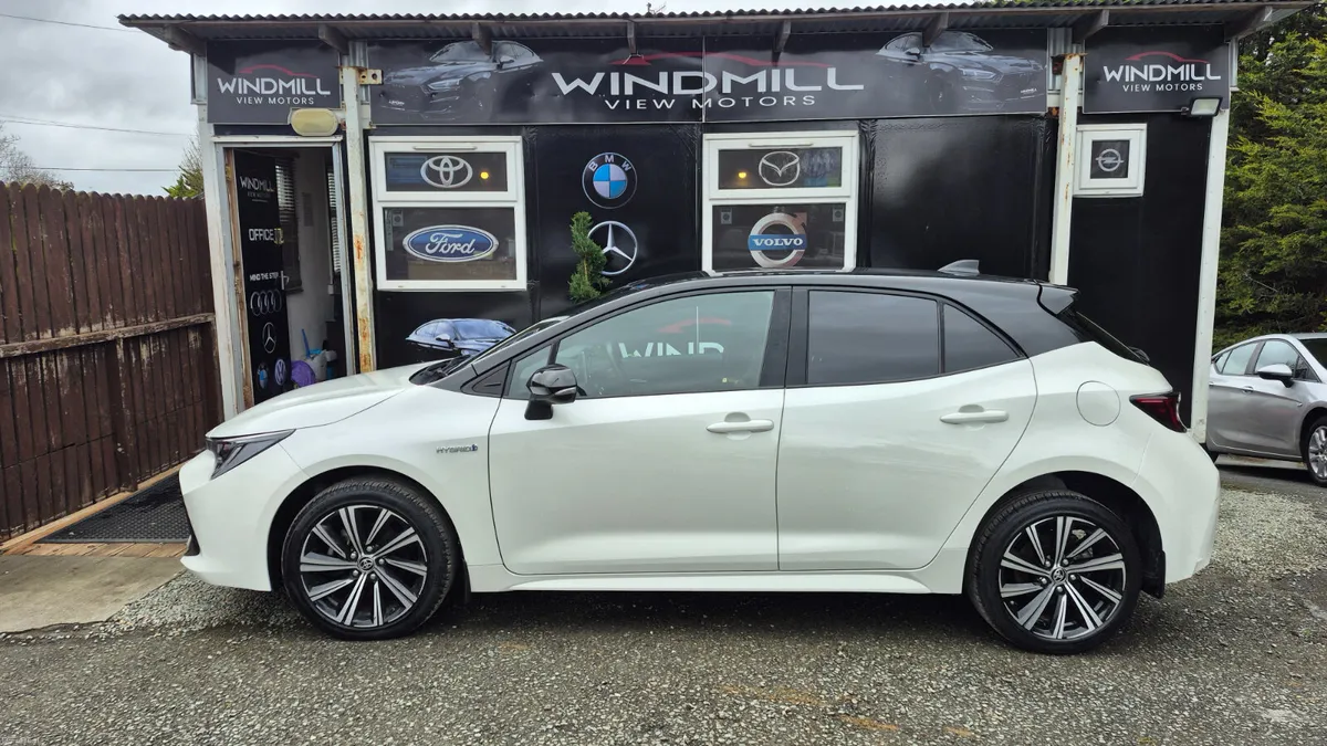 Toyota Corolla Luna Sport 1.8 Petrol Hybrid - Image 4