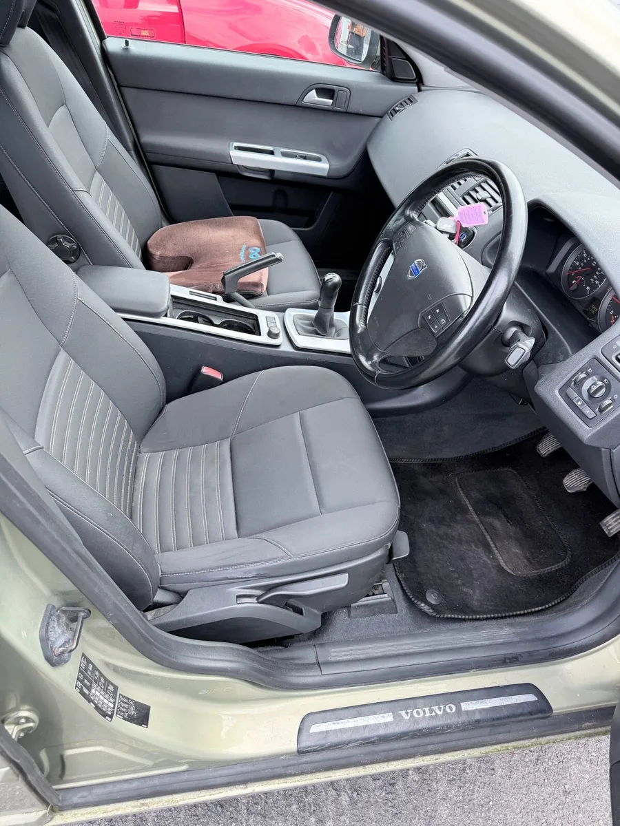 Volvo s40 tax & test - Image 4