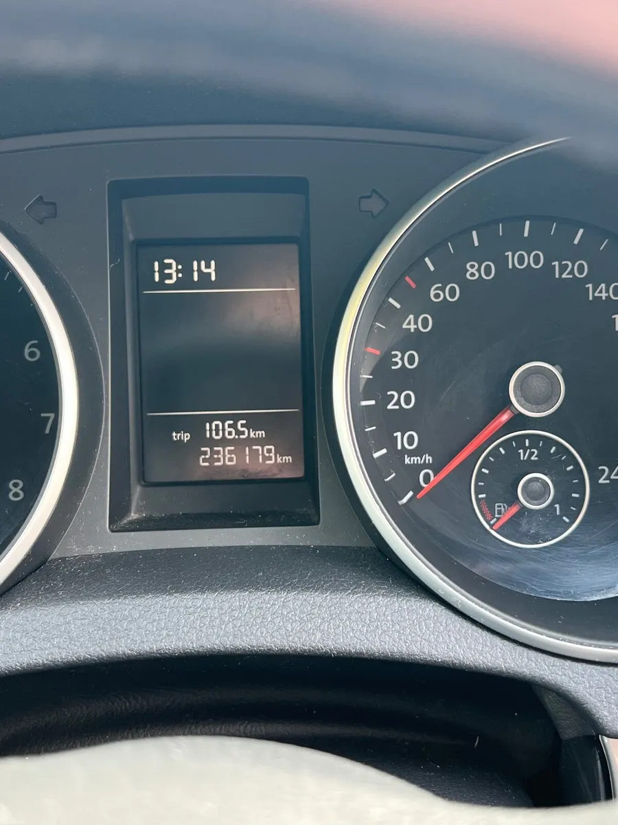 Volkswagen Golf 2011 - Image 1