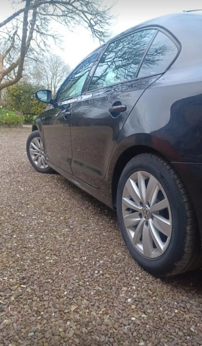 Volkswagen Jetta 2014 - Image 2