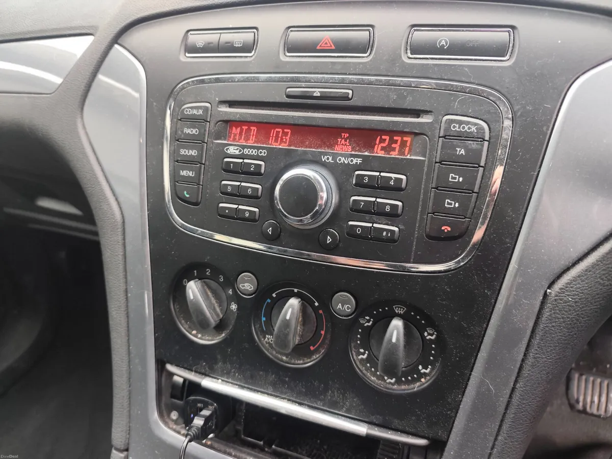 Ford Mondeo 2011 - Image 2