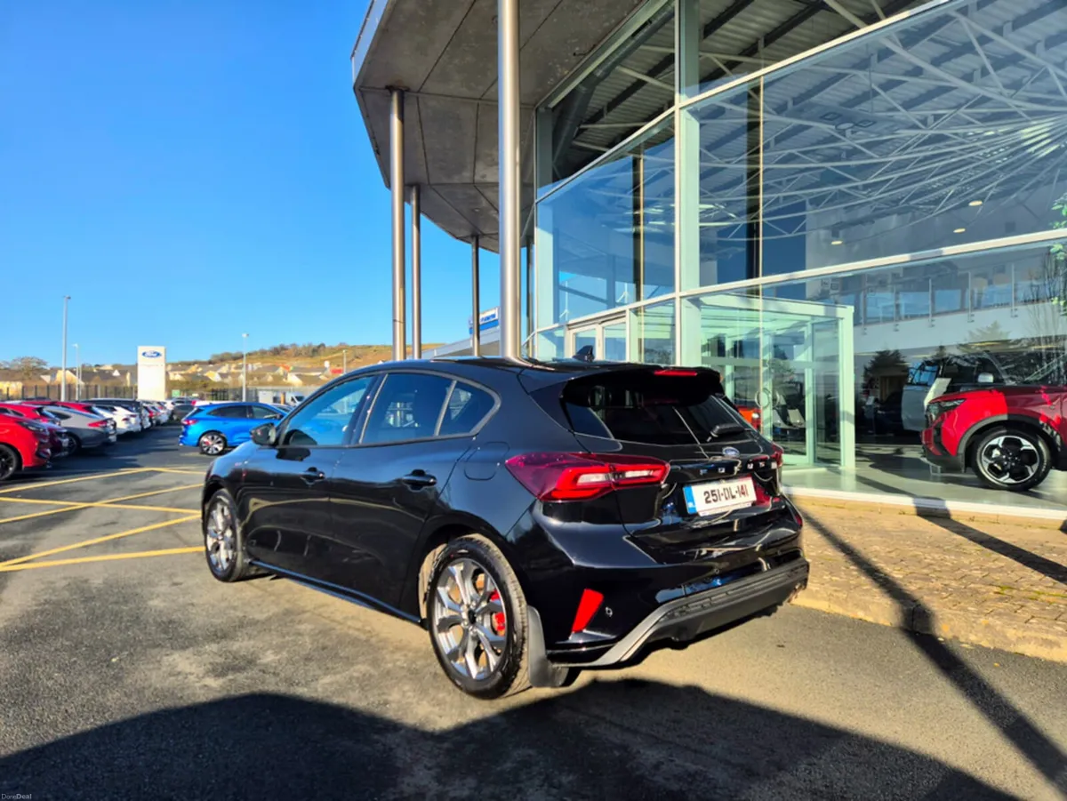 Ford Focus ST-LINE 5DR 1.0T 125PS - Image 3