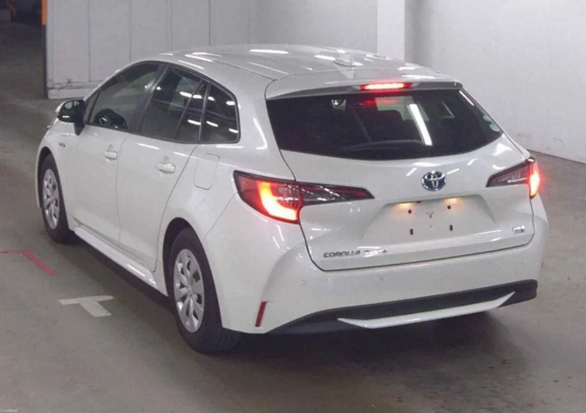 2019 Toyota Corolla Touring Hybrid - Image 4