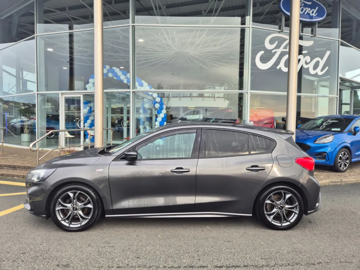 Ford Focus ST-LINE 1.0 ECOBOOST 125 125PS 4DR - Image 3
