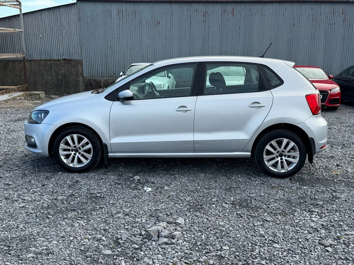 2015 Volkswagen Polo - Image 3