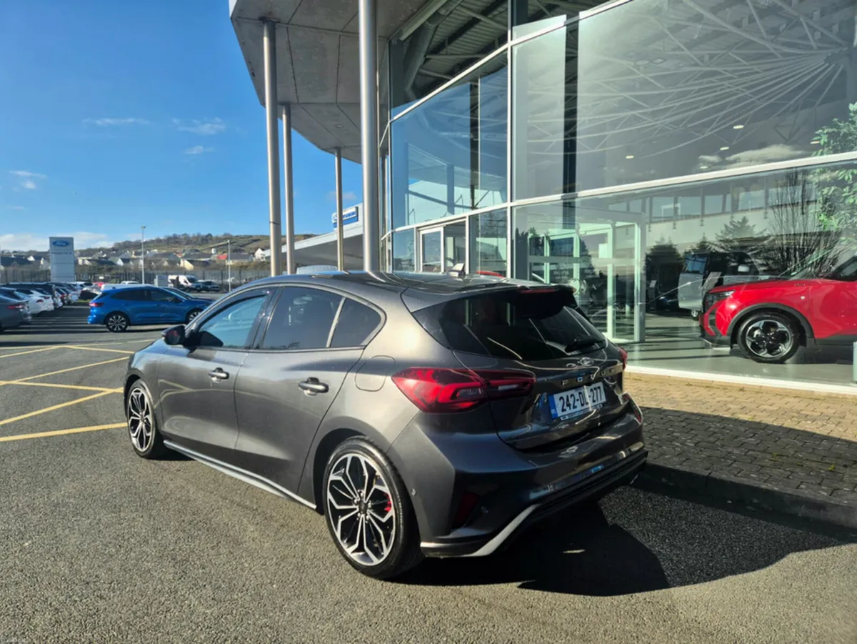 Ford Focus ST-LINE X 5DR 1.0T 125PS - Image 2