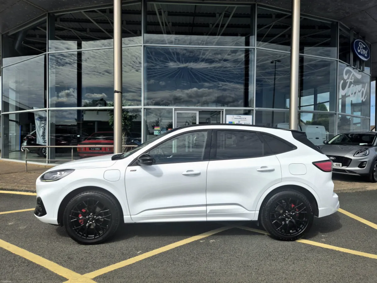 Ford Kuga ST-LINE X 2.5L 225PS BLACK EDITION AUTO - Image 2