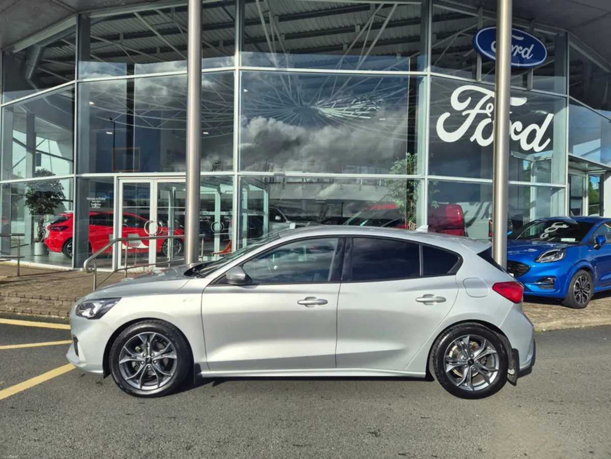 Ford Focus ST-LINE EDITION 5DR 1.5TD 120PS - Image 3