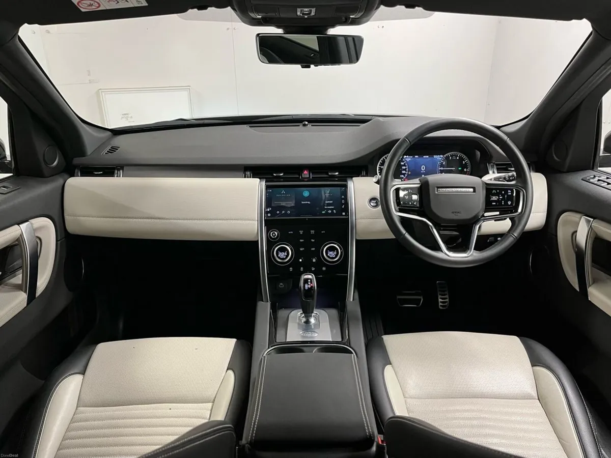 Land Rover Discovery Sport Urban Edition P300e AWD - Image 4