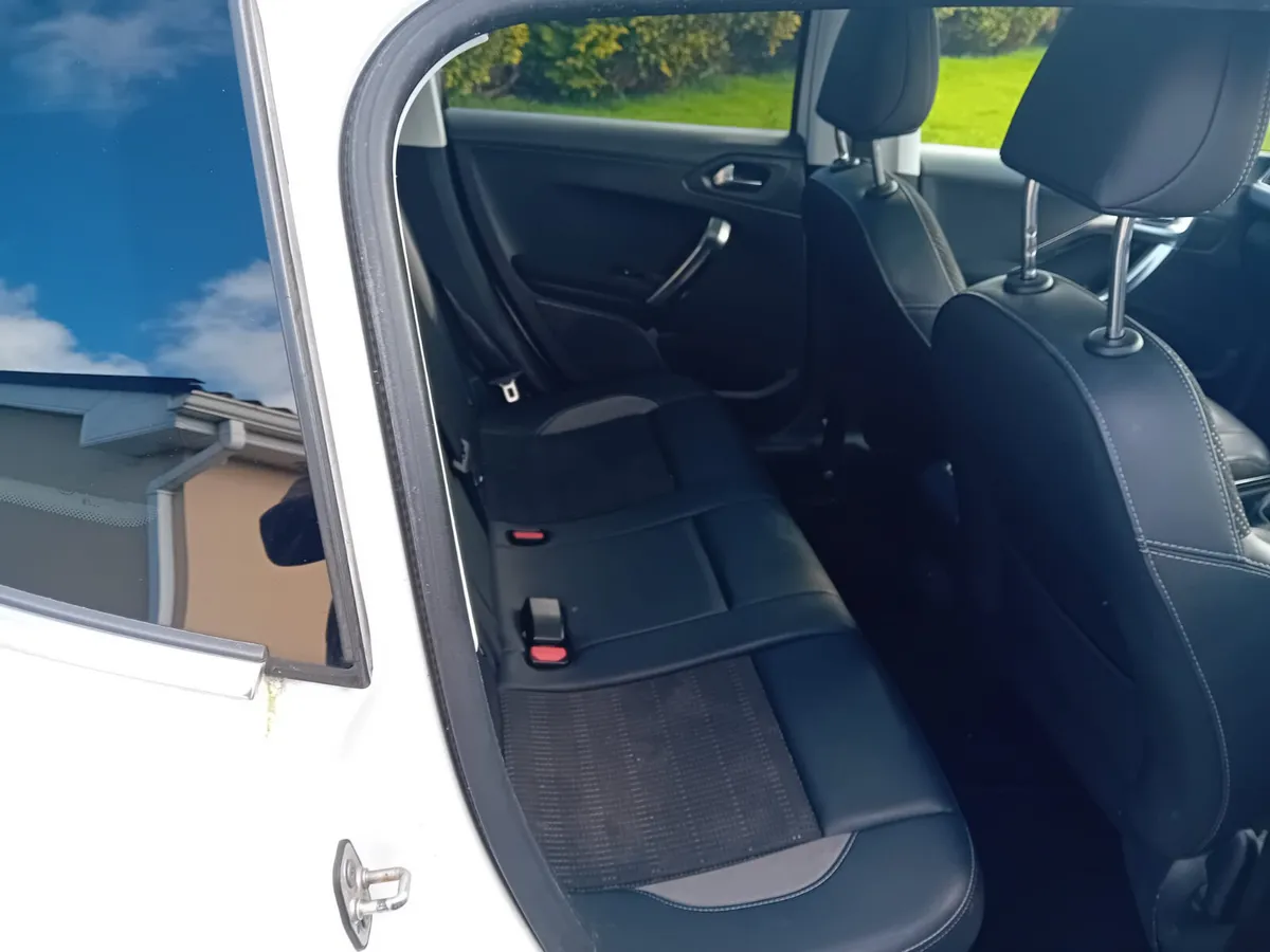 Peugeot 2008 Manual - Image 2