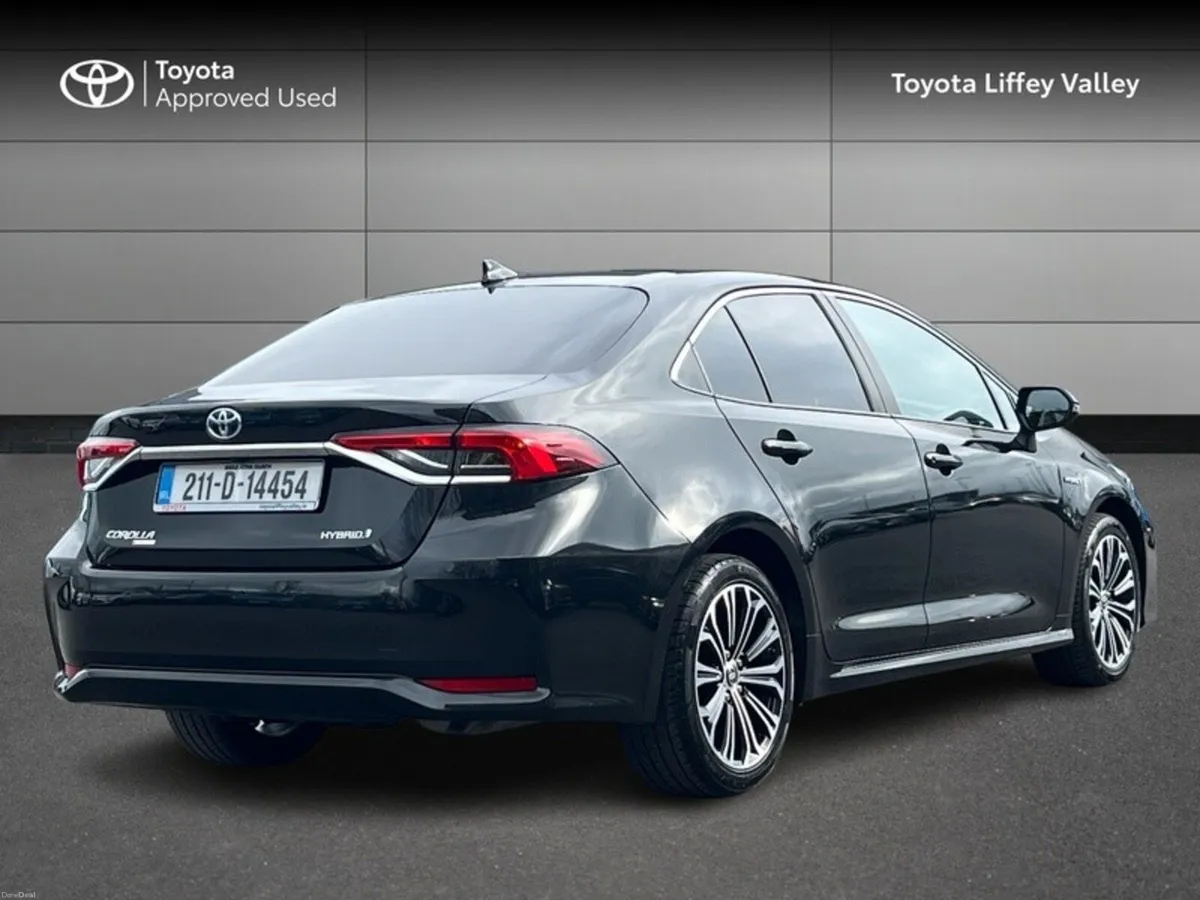 Toyota Corolla COROLLA HYBRID LUNA SPORT SALOON - Image 2