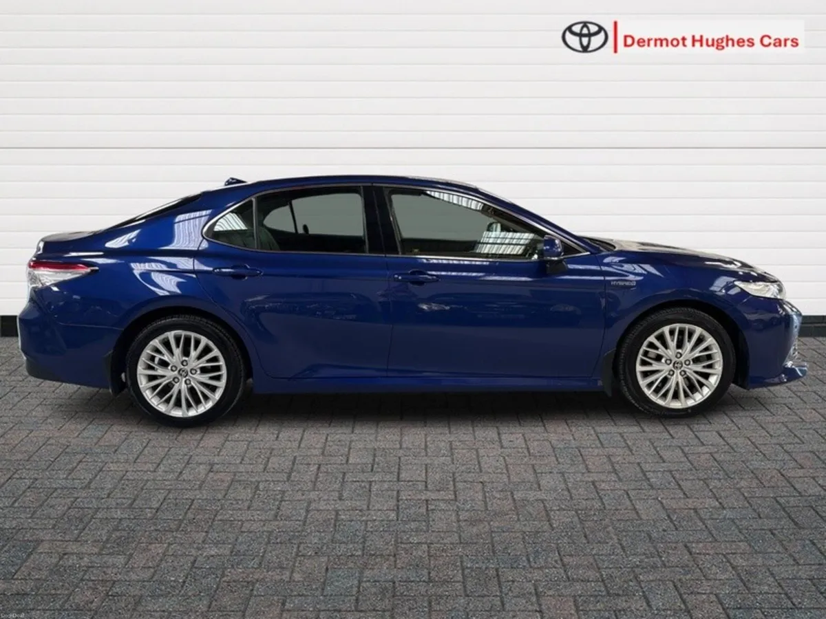 Toyota Camry HYBRID PLATINUM AUTO - Image 3