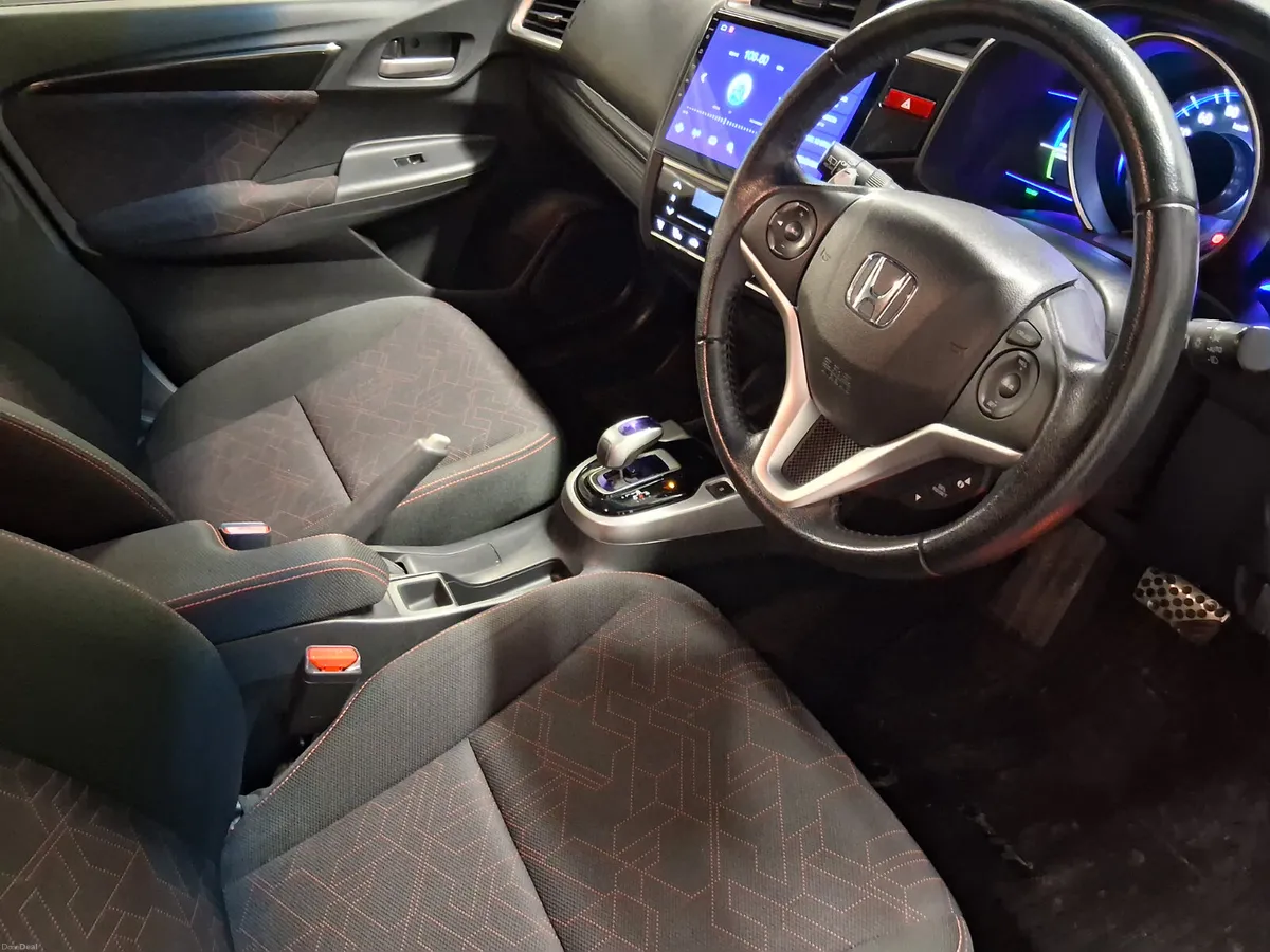 2016 Honda Fit **HYBRID** - Image 3