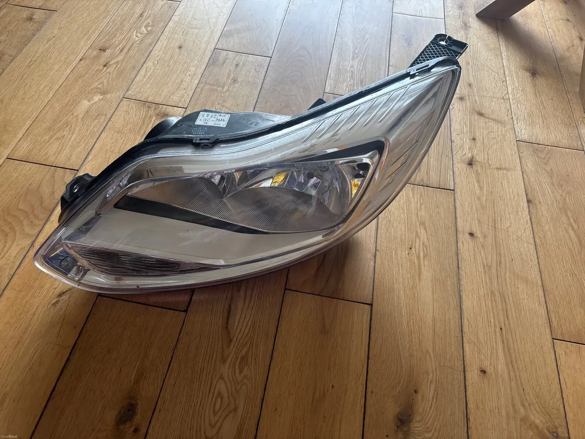 Ford focus headlight - Image 1