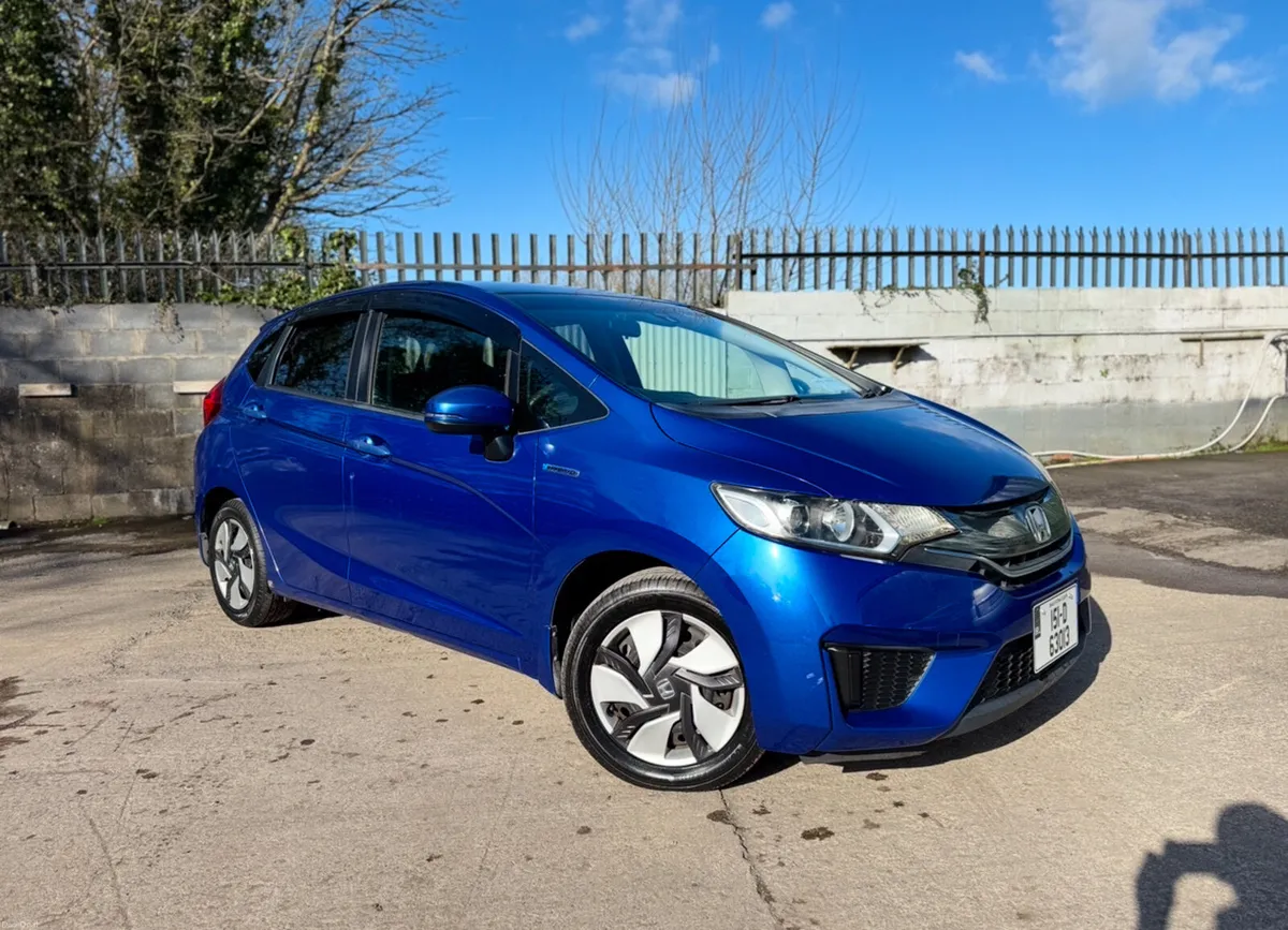 2015 HONDA FIT. LOW MILEAGE. NEW NCT. AUTO 1.5L - Image 1