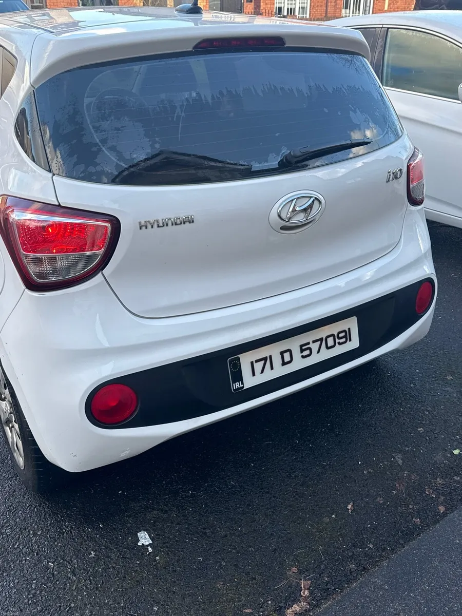 White Hyundai i10 2017 - Image 3