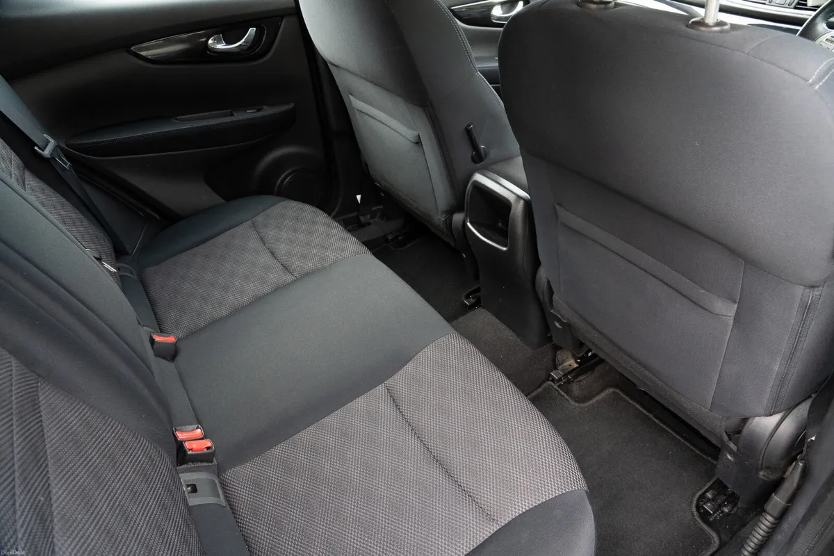 2015 Nissan Qashqai (Extensively Serviced) - Image 4