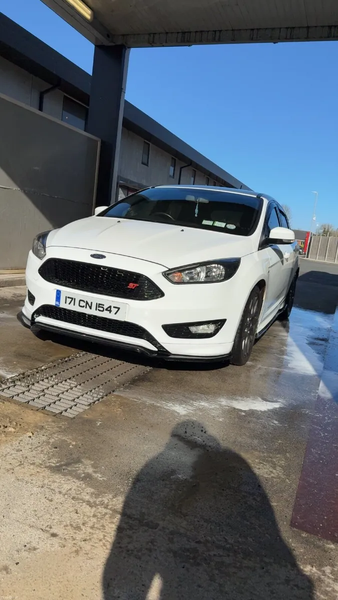 Ford Focus 2017 FSH - Image 4