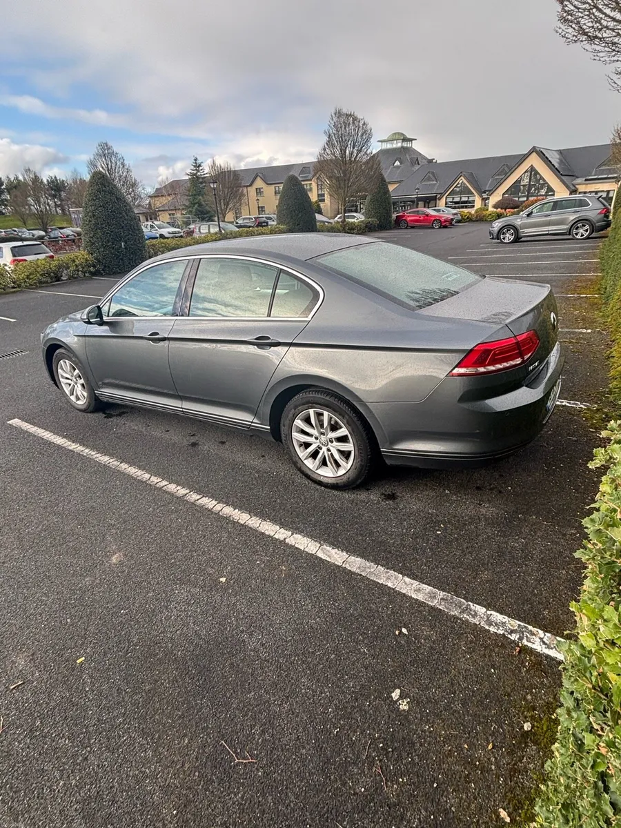 Volkswagen Passat - Image 4