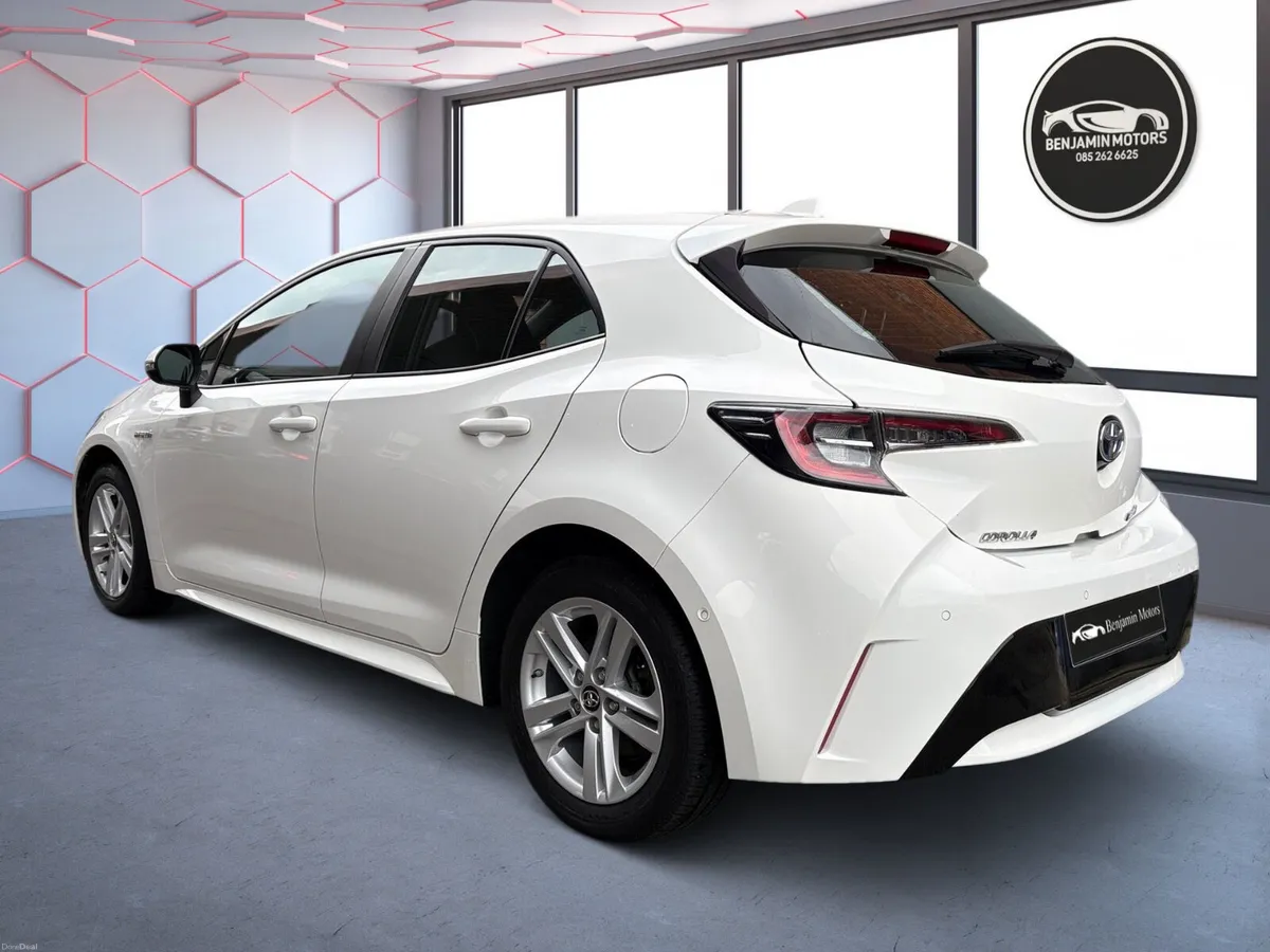 Toyota Corolla 2019 1.8 petrol hybrid automatic - Image 4