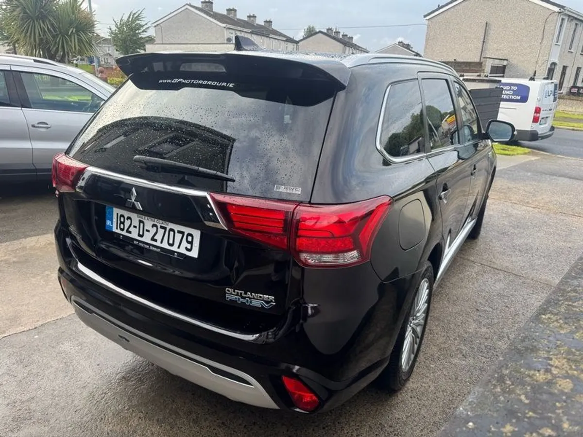 2018 Mitsubishi Outlander - Image 3