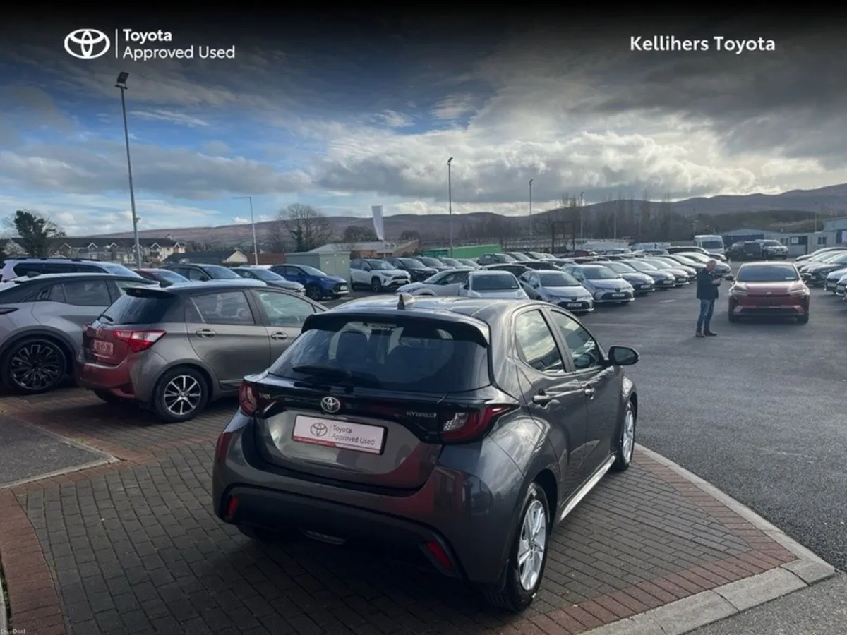 Toyota Yaris YARIS 1.5 HYBRID LUNA - Image 2